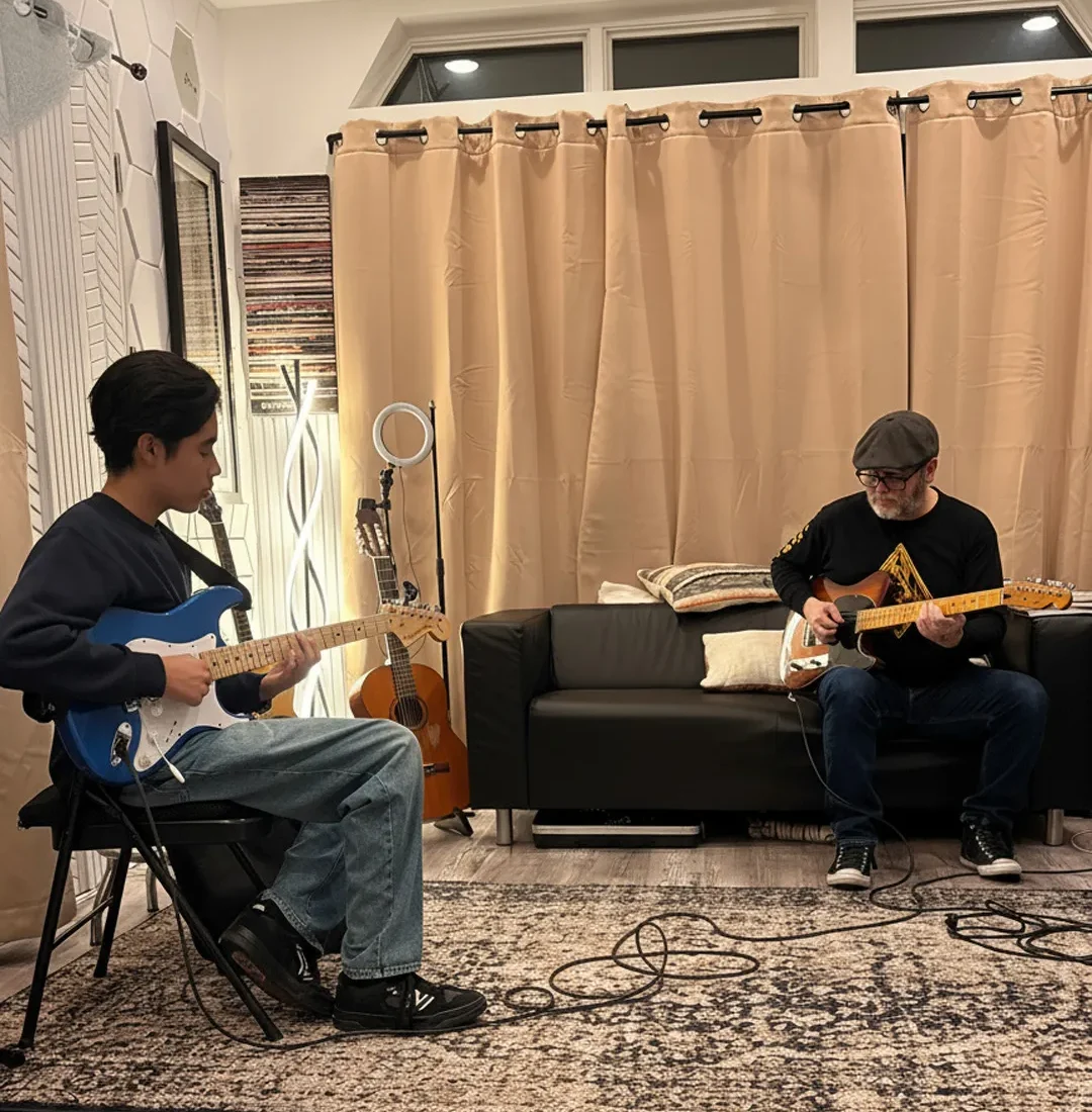 Jan Parra playing electric guitar during a personalized lesson at PlayPro Guitar School in La Mesa